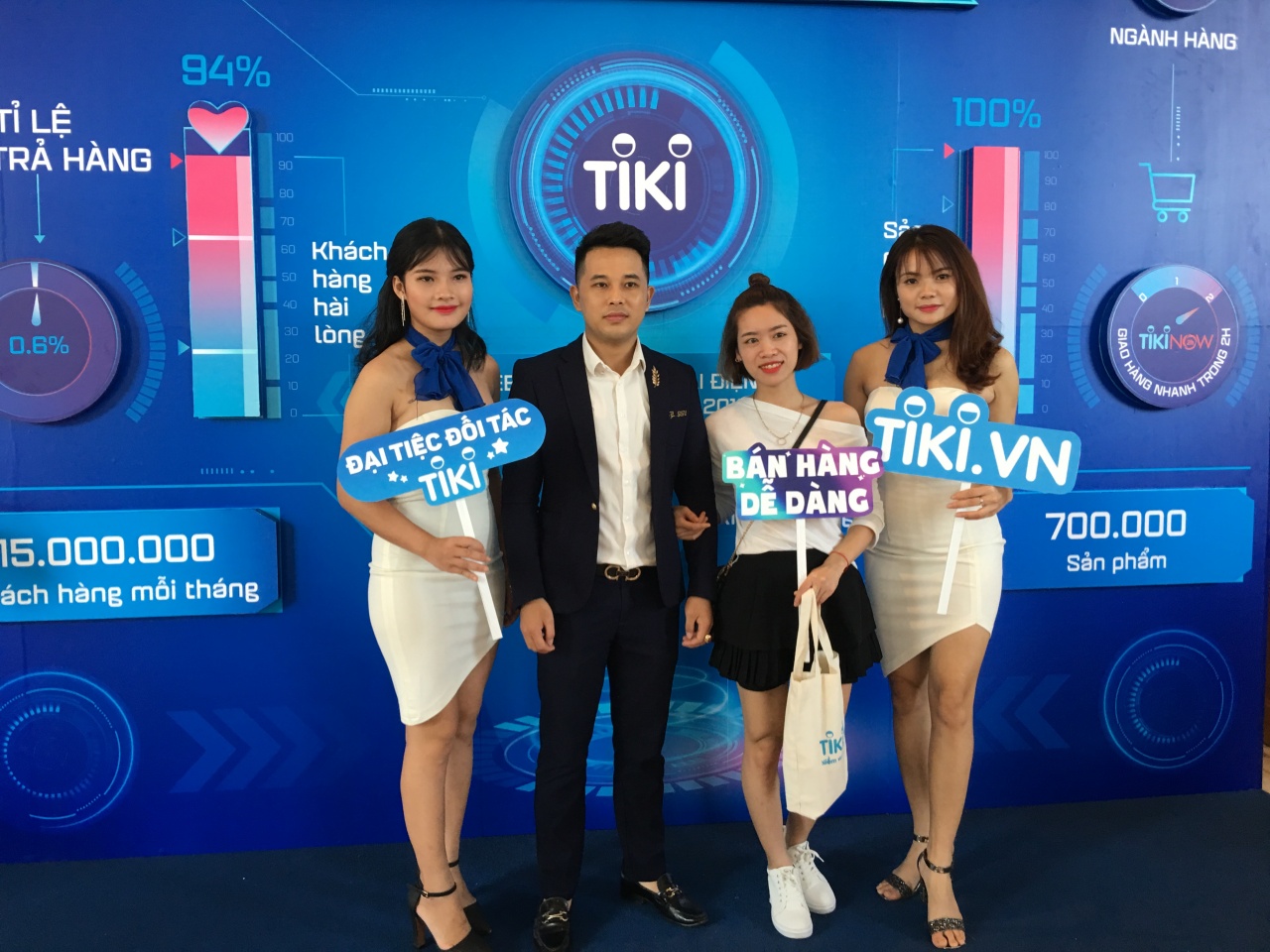 Ecomcx-dong-hanh-cung-tiki-to-chuc-dai-tiec-toi-tac-20198